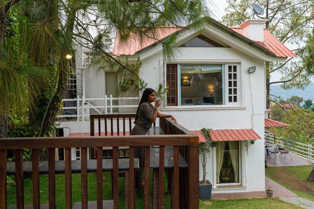 Stayvista At Bellevue With Outdoor Jacuzzi Kasauli Eksteriør bilde