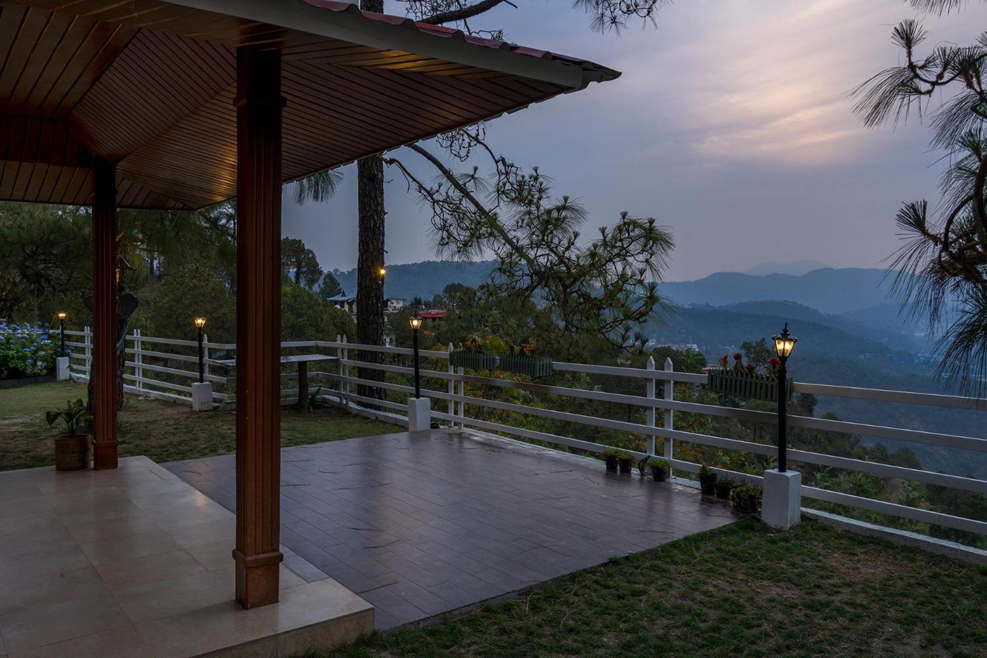 Stayvista At Bellevue With Outdoor Jacuzzi Kasauli Eksteriør bilde