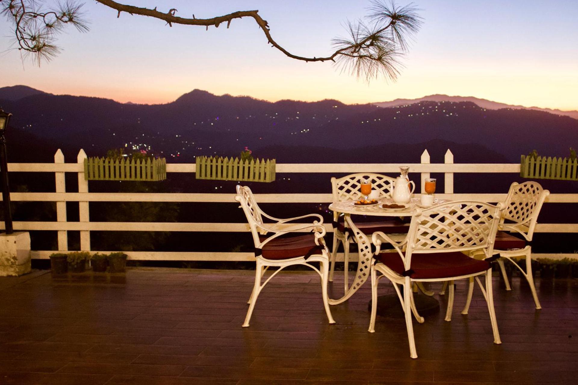 Stayvista At Bellevue With Outdoor Jacuzzi Kasauli Eksteriør bilde