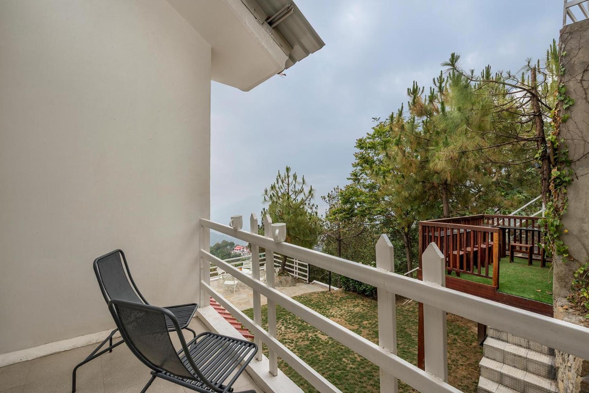 Stayvista At Bellevue With Outdoor Jacuzzi Kasauli Eksteriør bilde