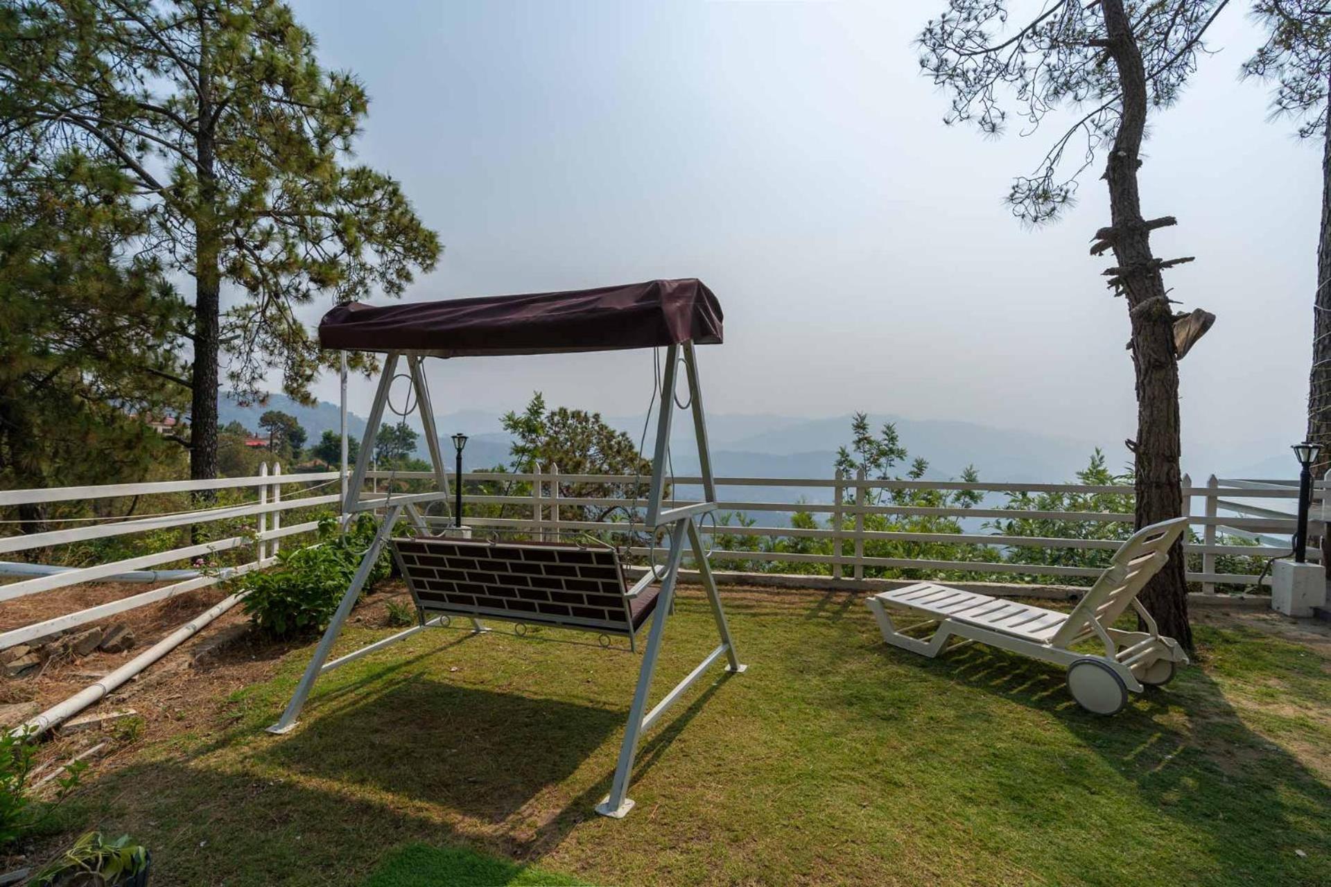 Stayvista At Bellevue With Outdoor Jacuzzi Kasauli Eksteriør bilde